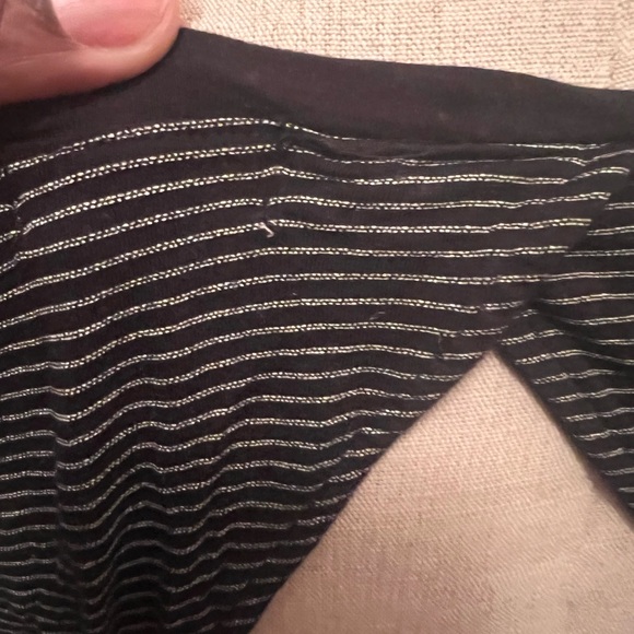 Sleeveless black shirt from Old Navy - Picture 5 of 6